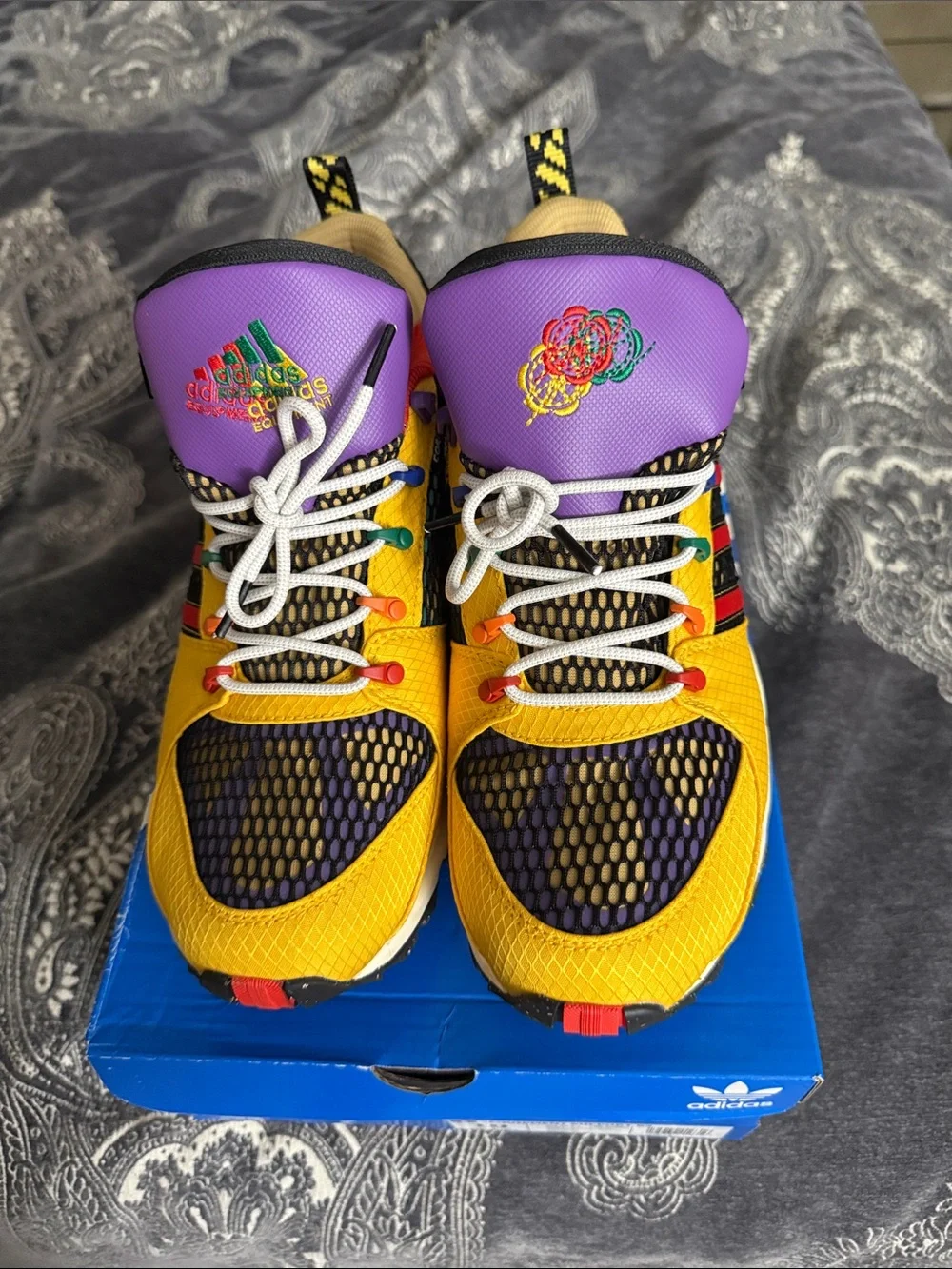 adidas eye catching