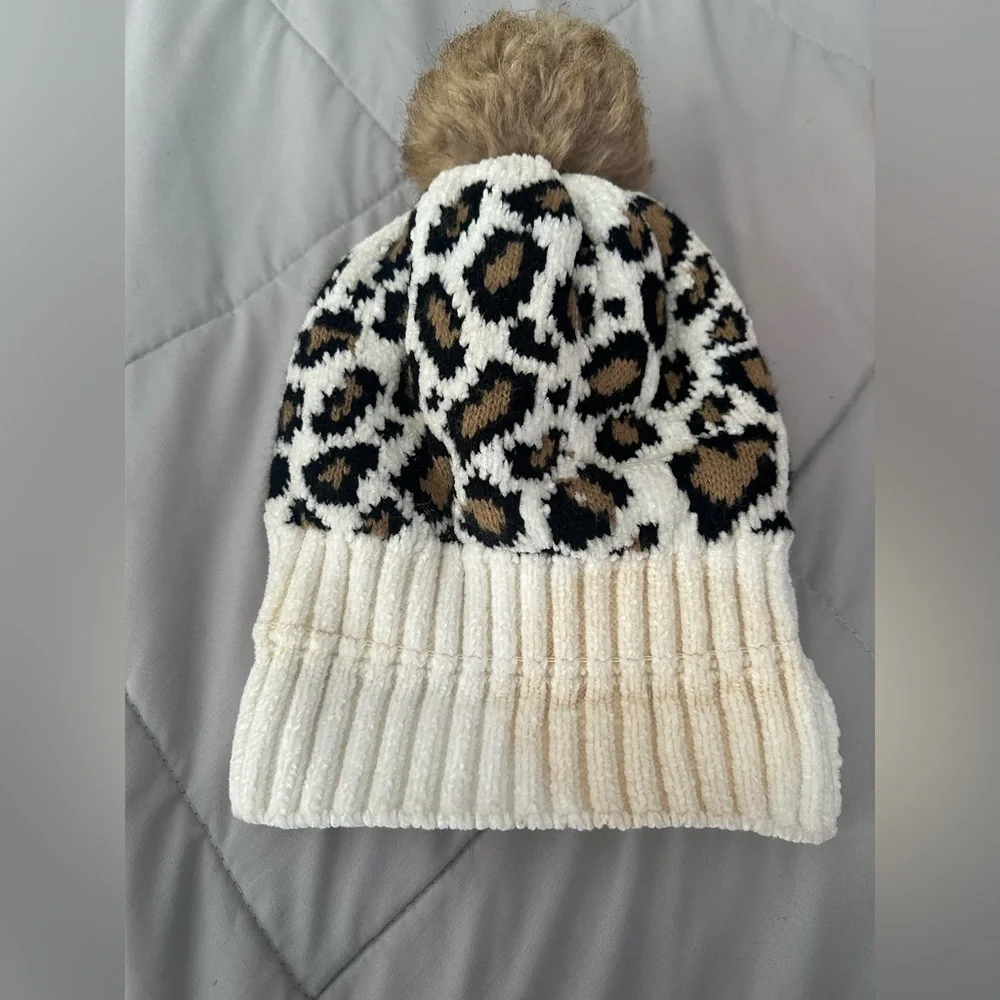 NO BRAND SHOWN no brand