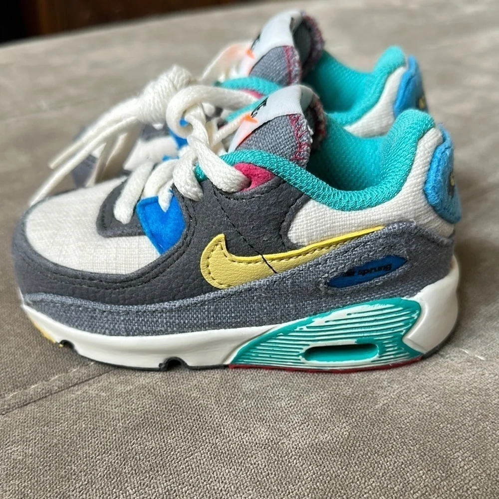 Nike Gray and White Sneakers for Everyday Comfort