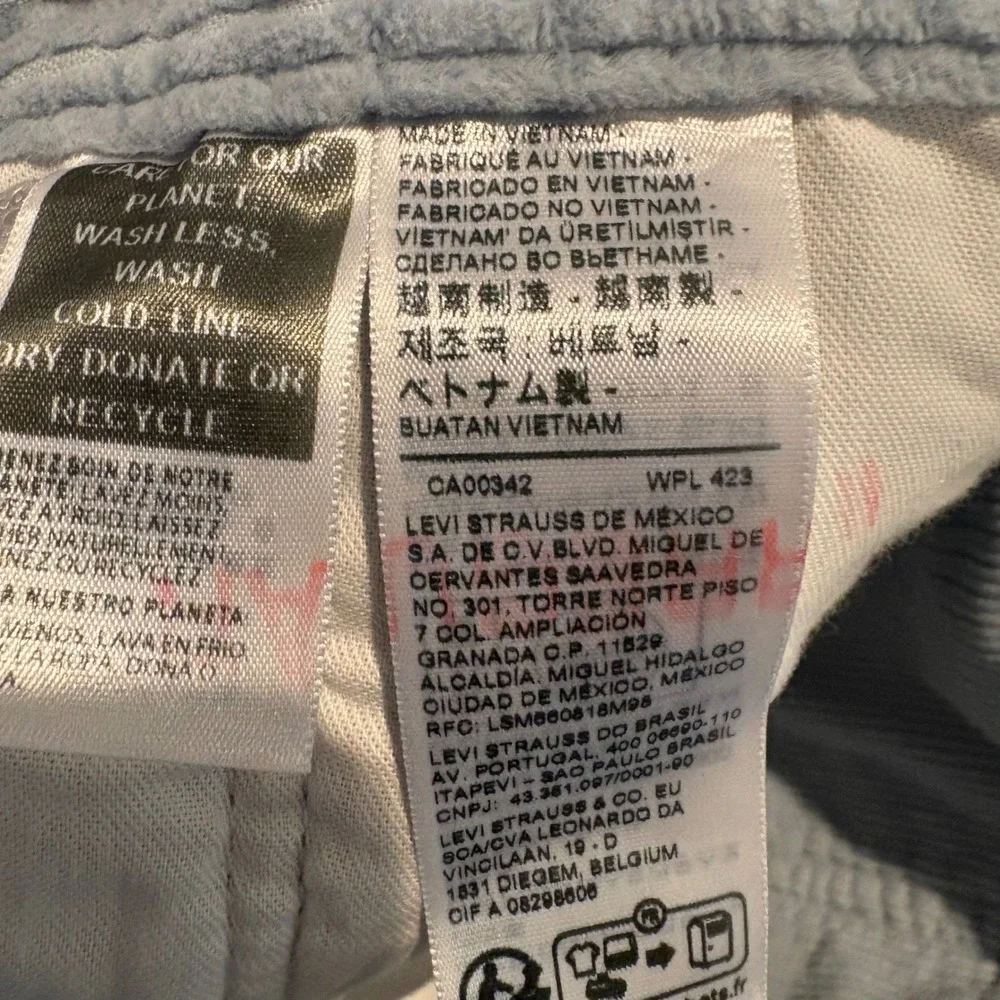 Levis very good