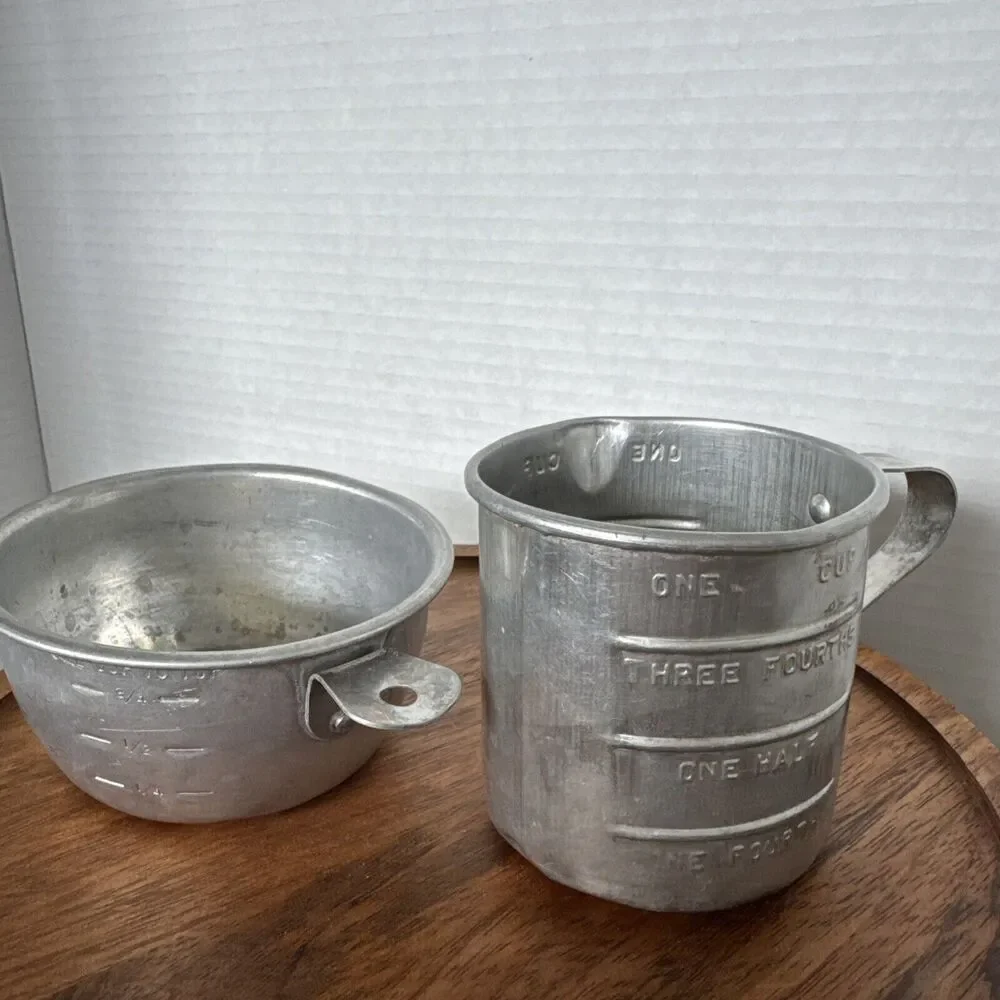 Vintage ALUMINUM Measuring ONE Cup Dry & 1 Cup w Handle & Double Spouts Set Of 2