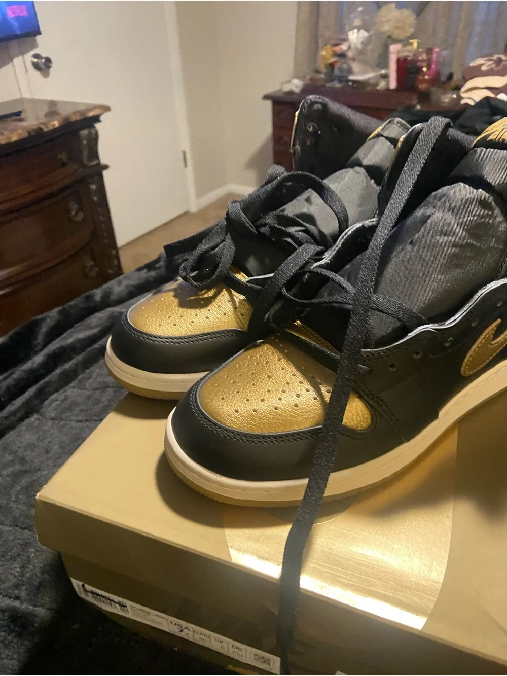 Nike mid top