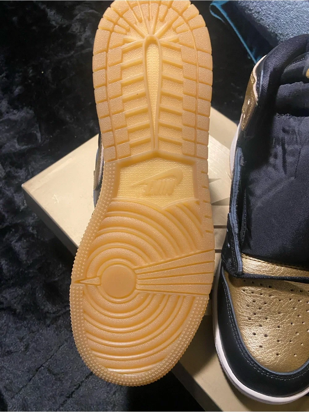 Nike mid top