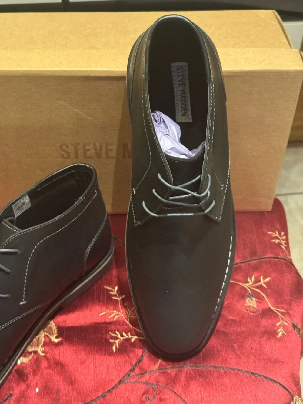 Steve Madden style features