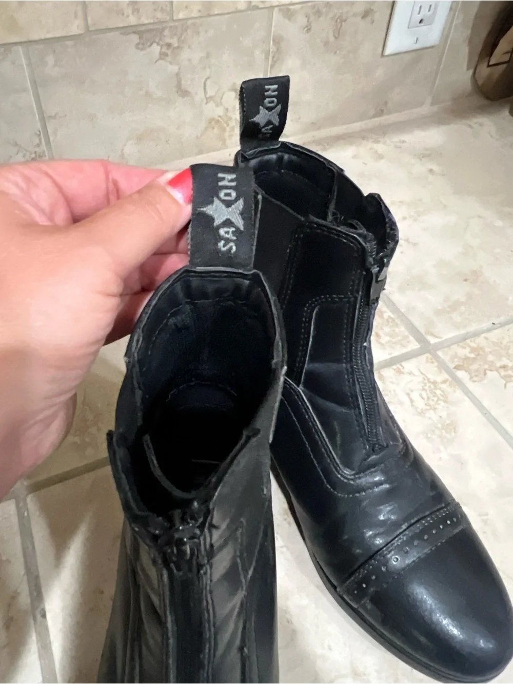saxon durable black