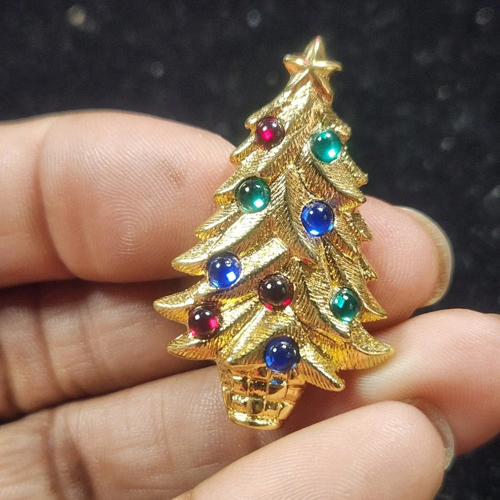 Vintage Monet Christmas Tree Brooch Gold Tone Multicolor Cabochon Holiday Pin