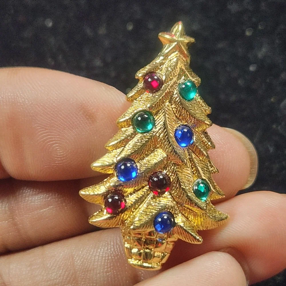 Vintage Monet Christmas Tree Brooch Gold Tone Multicolor Cabochon Holiday Pin