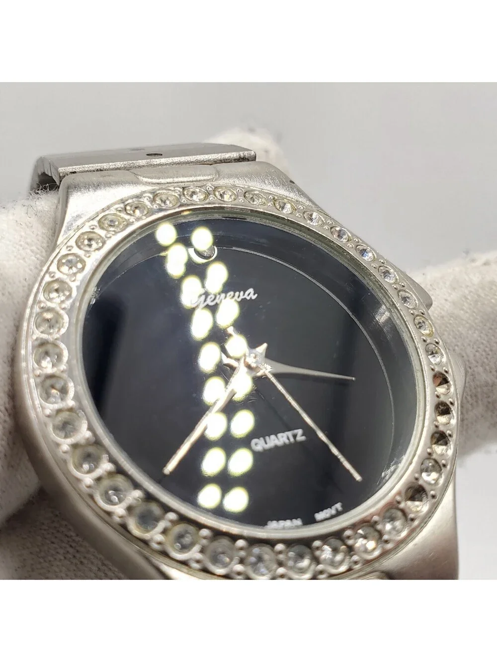 Geneva Watch Women 33mm Black Dial Rhinestone Bezel Silver Tone New Battery