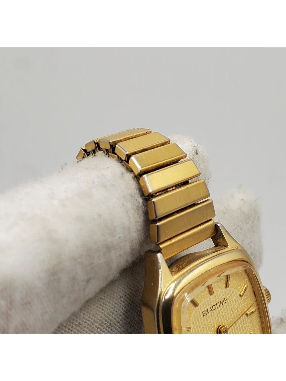 Exactime Quartz Watch Women 24mm Stretch Band Gold Tone New Battery