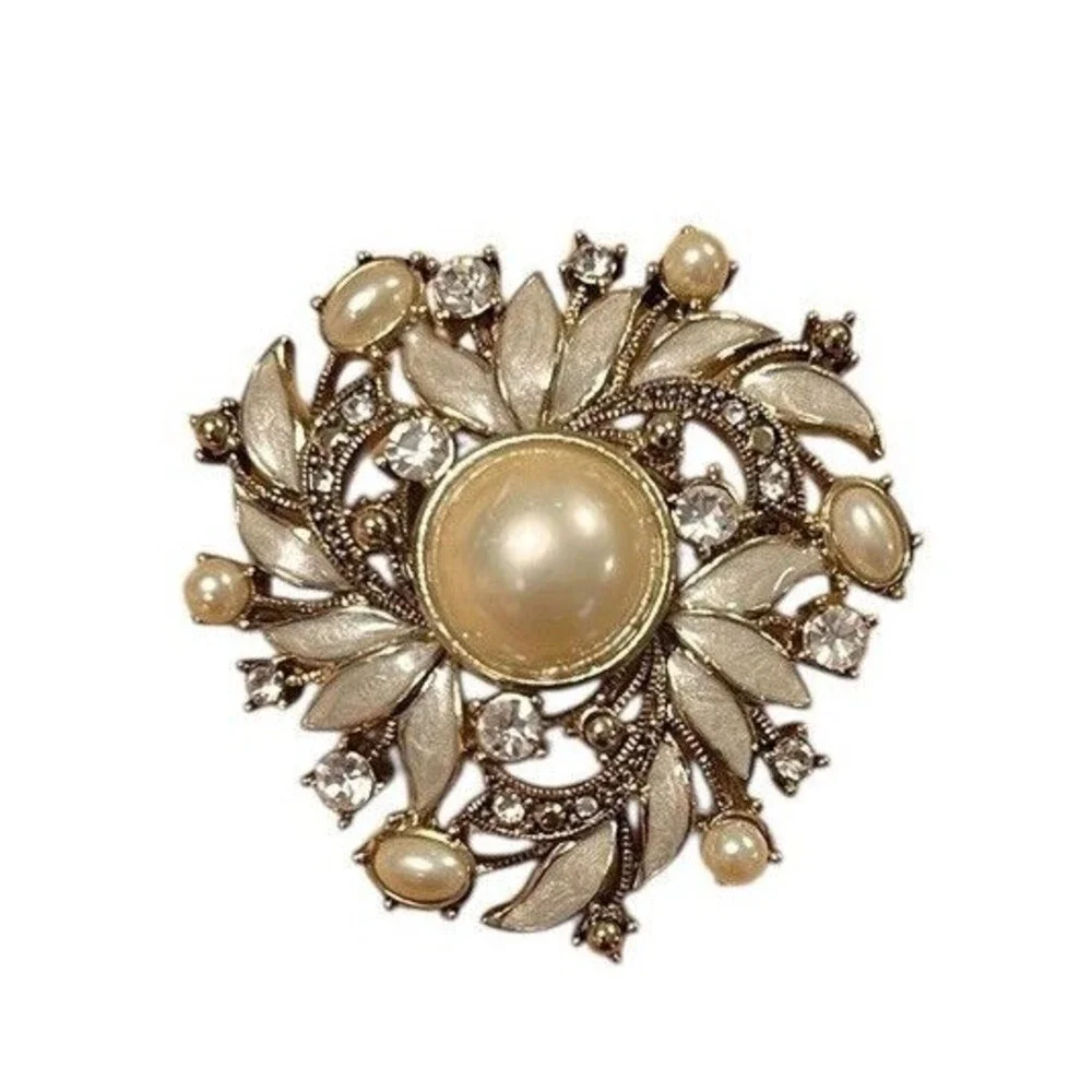 Vintage Signed Monet White‎ Enamel Pearl Rhinestone Wreath Brooch Gold Tone
