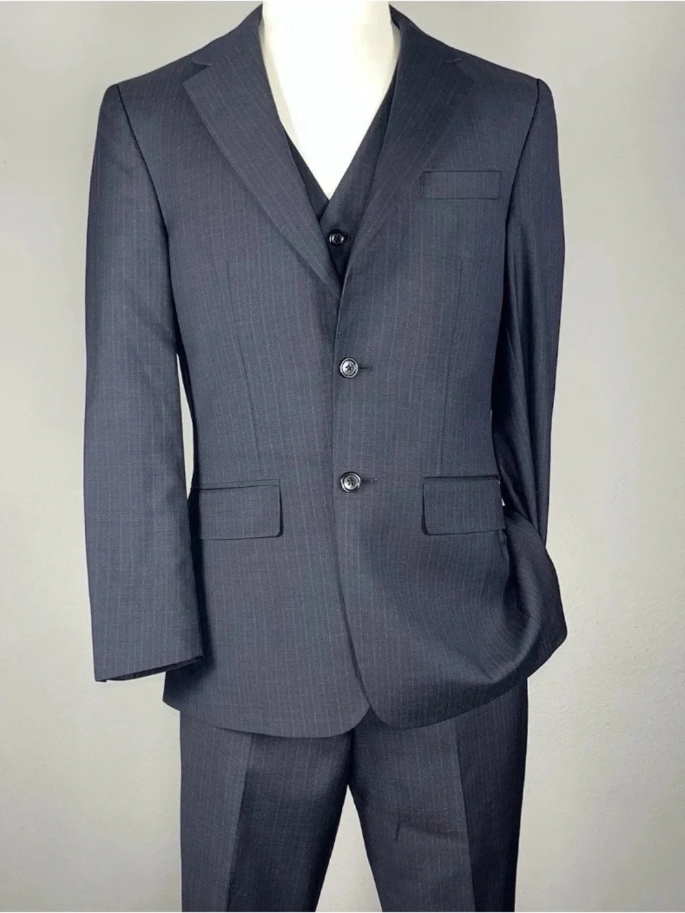 Jos. A. Bank Charcoal Pinstripe Two-Button Suit 39R 33x30