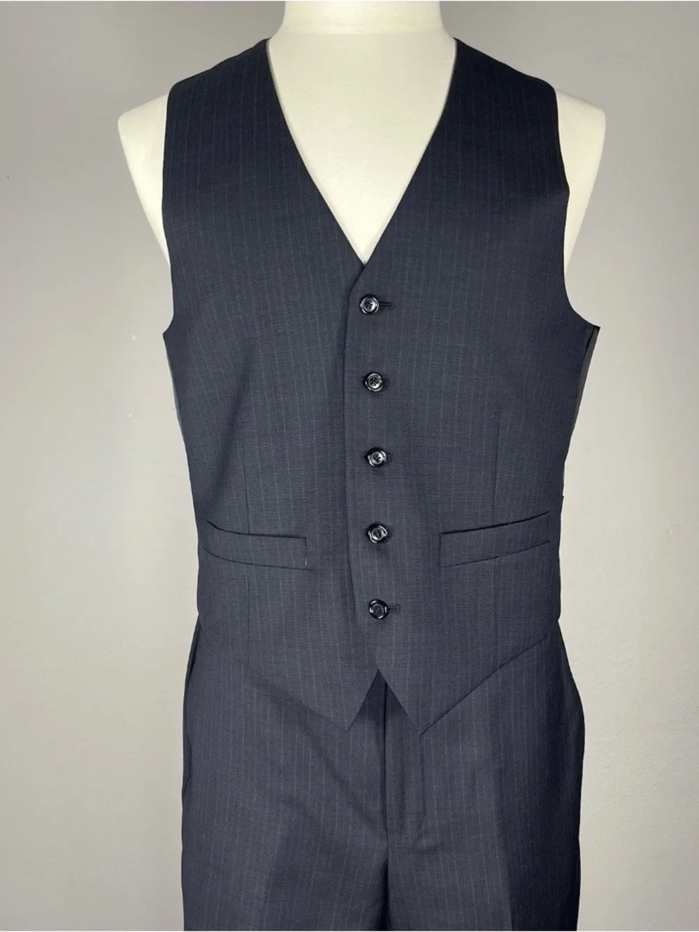 Jos. A. Bank Charcoal Pinstripe Two-Button Suit 39R 33x30