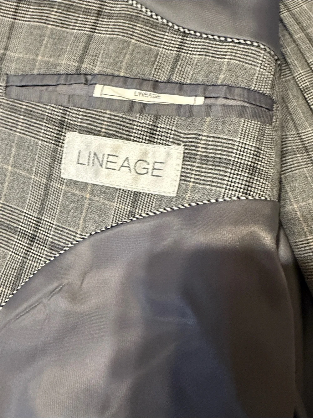 Men's Gray Plaid Two-Button suit 44L