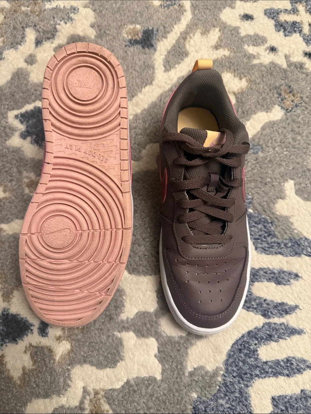 Nike stylish low