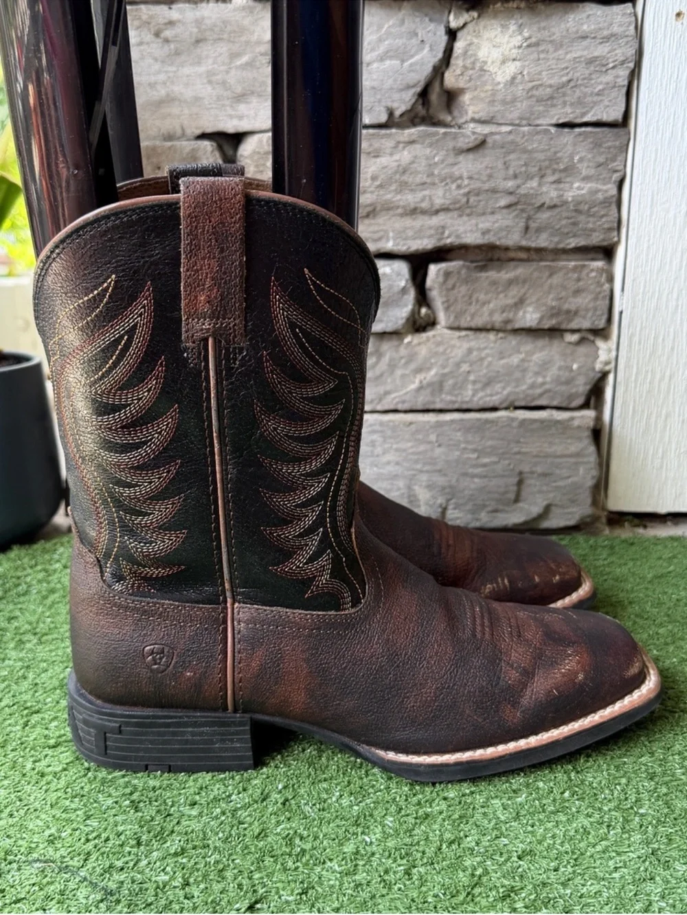 Ariat rubber pull