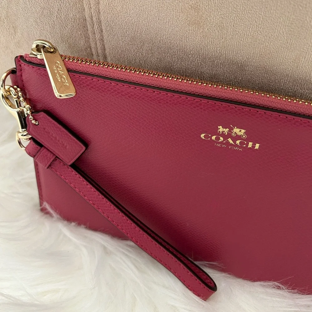 🔥NWT🔥 Coach XL Long Leather Wallet with Detachable Wrist Strap, Elegant Stylish