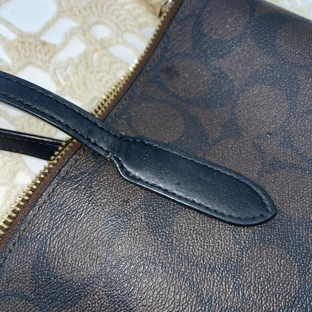 Coach zip mobile pockets