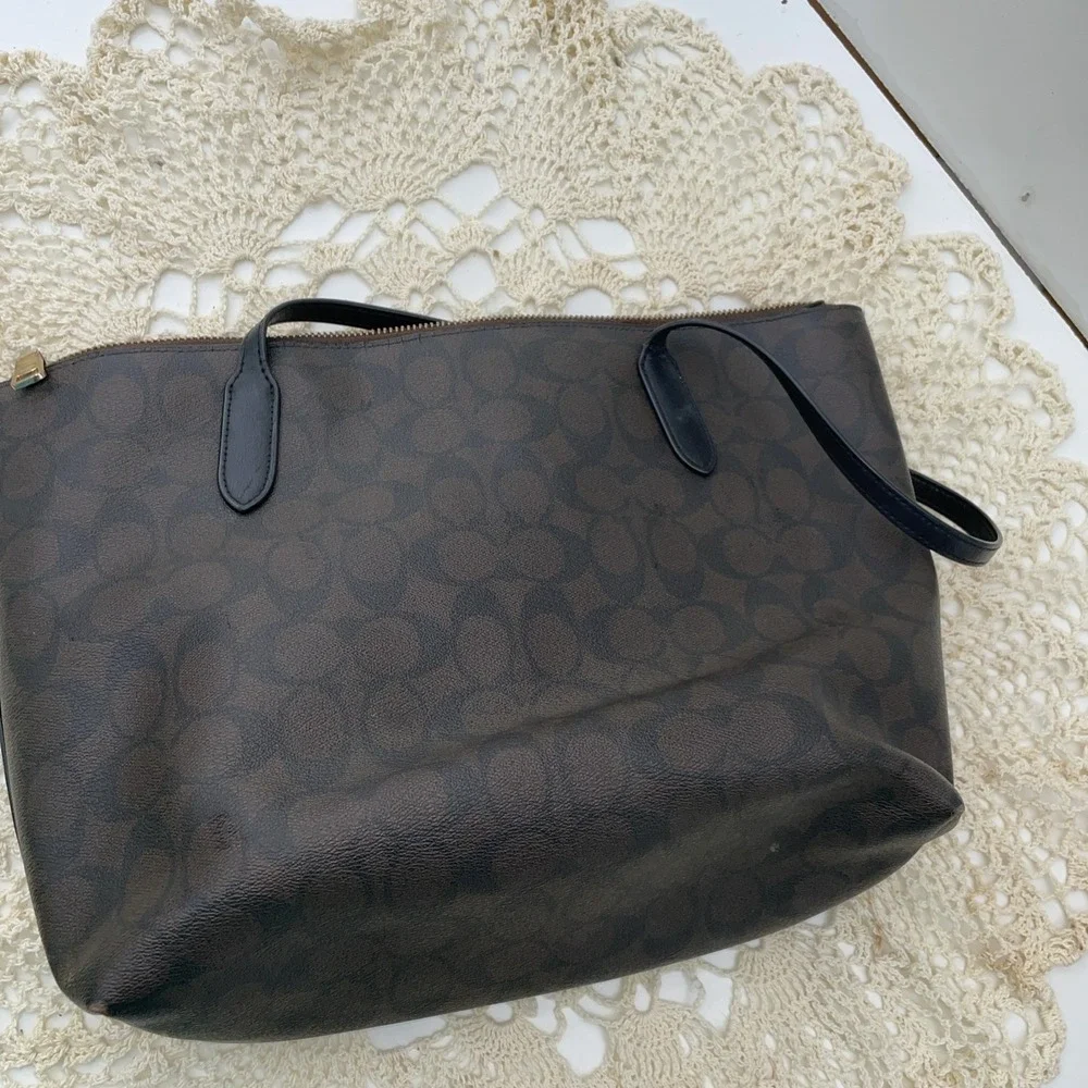 Coach solid made medium