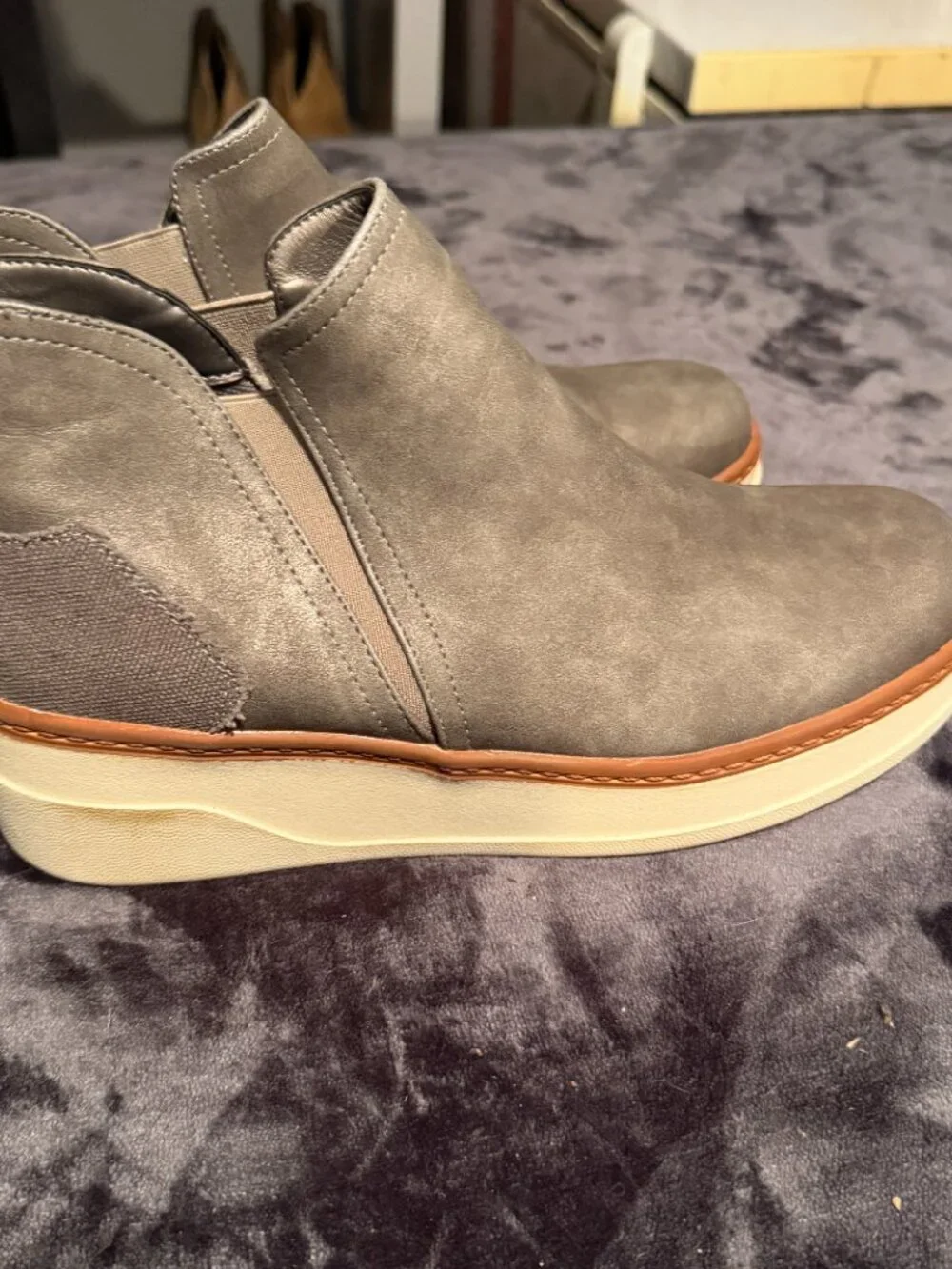 Blowfish laying booties panels