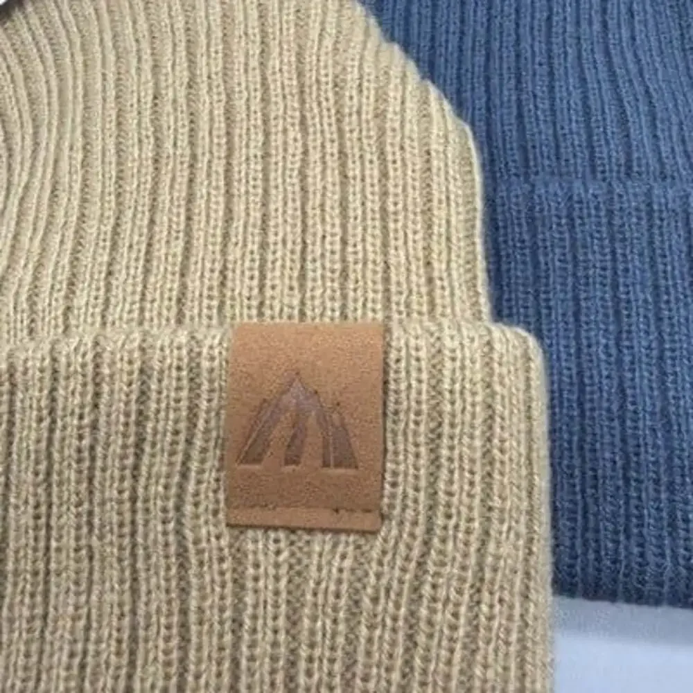 2 Moon‎ Kitty Womens  Beanies Leather Mountain Logo Outdoor Cold Weather Gear