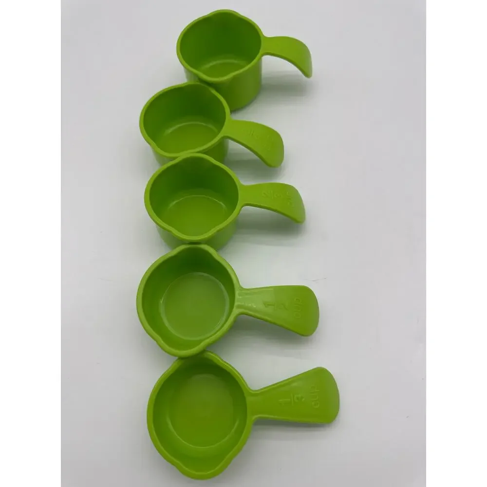 N/A tupperware measuring