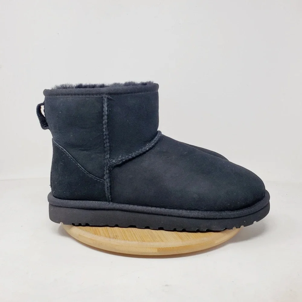 UGG Classic Mini II Boots Womens 9 Black Suede Shearling‎ Lined Shoes