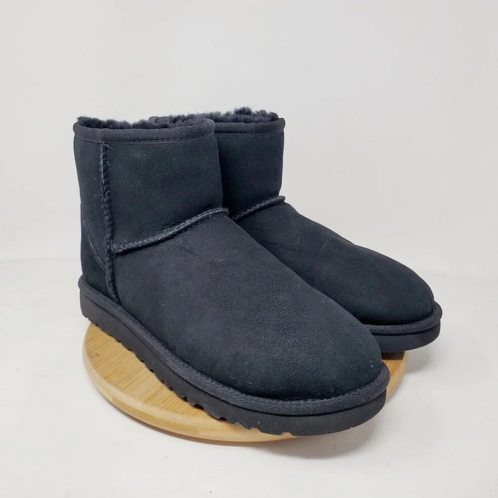UGG Classic Mini II Boots Womens 9 Black Suede Shearling‎ Lined Shoes