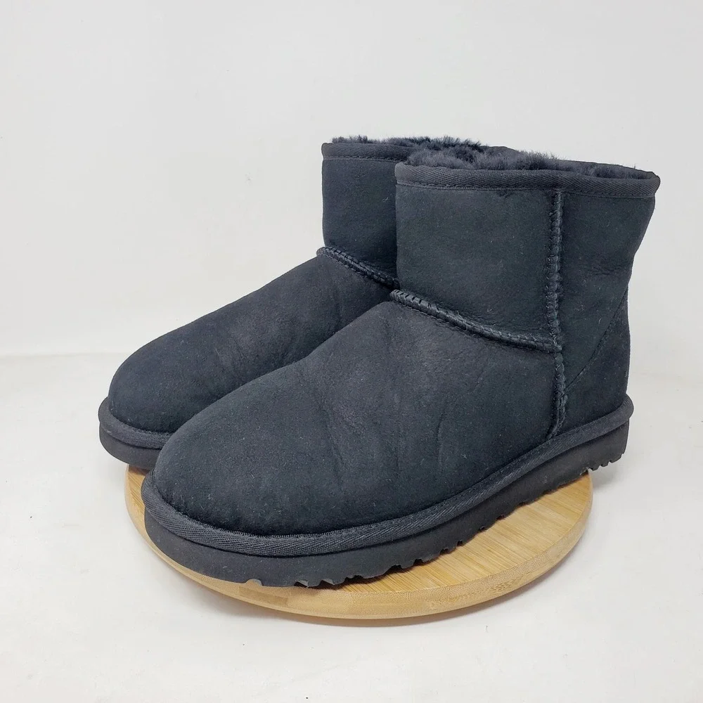 UGG Classic Mini II Boots Womens 9 Black Suede Shearling‎ Lined Shoes