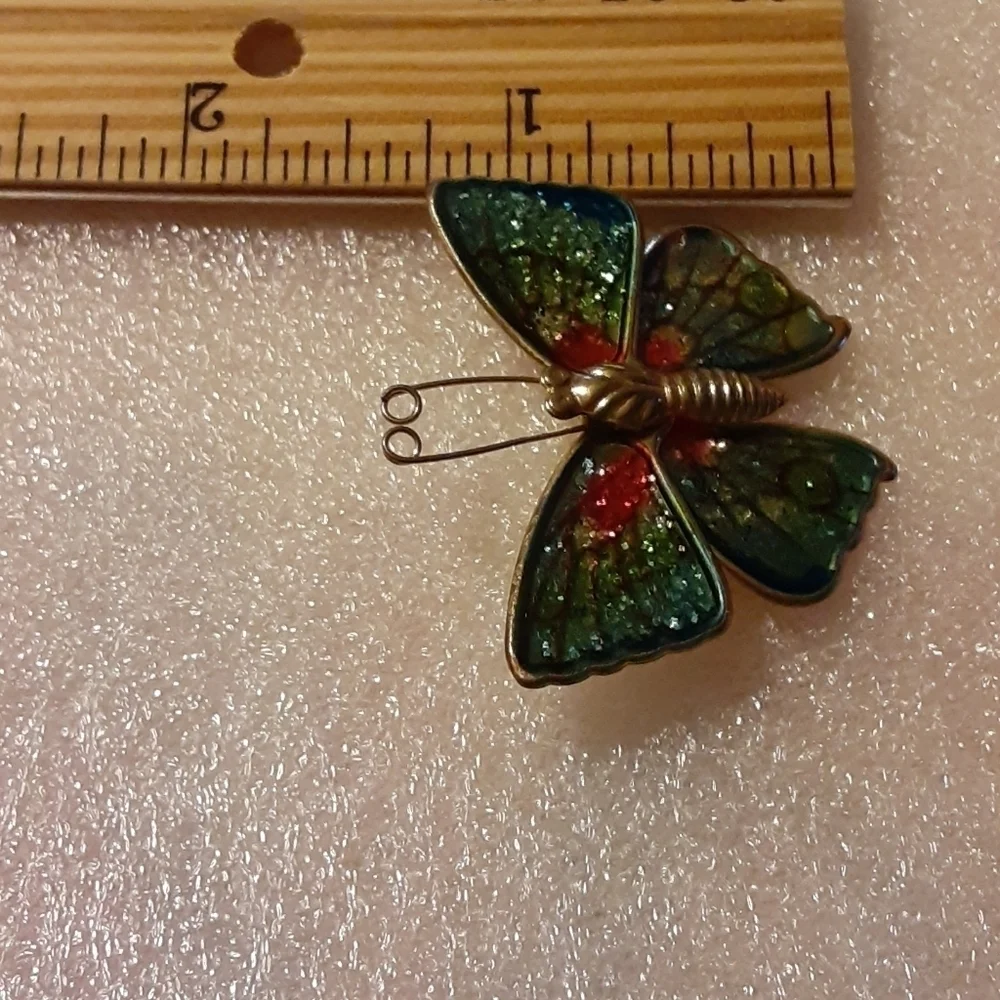 N/A butterfly brooch