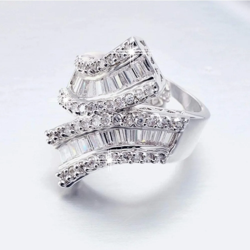 N/A white 18k baguette