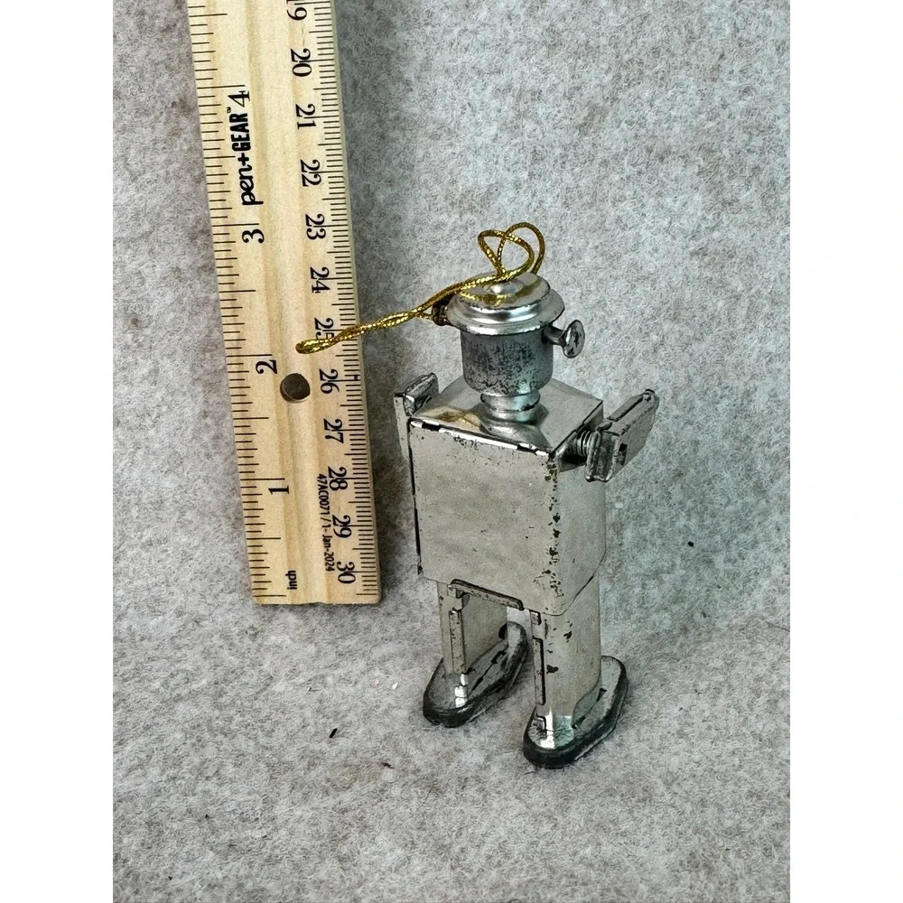 N/A display ornament silver