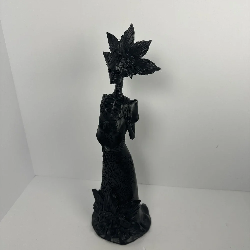 Decor of the Dead bring elegant
