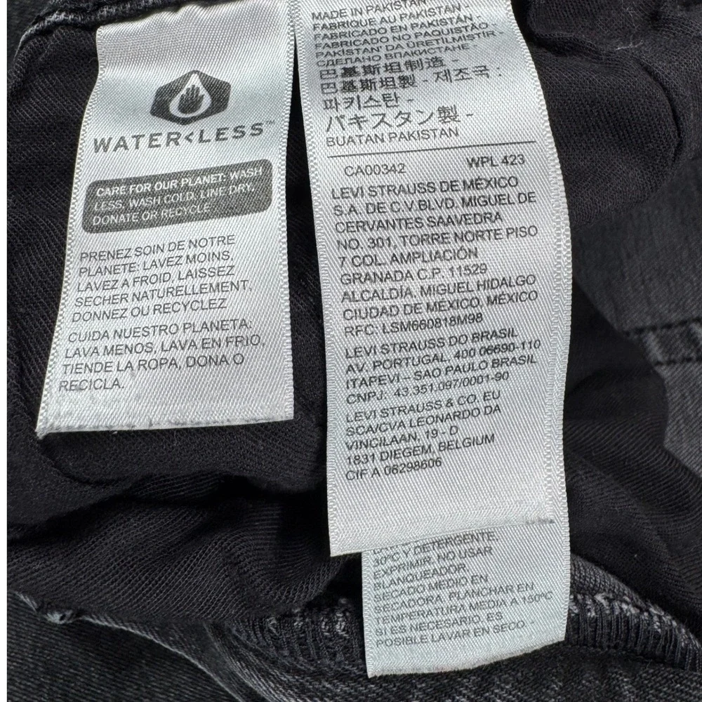 Levi's signature keywords distressed