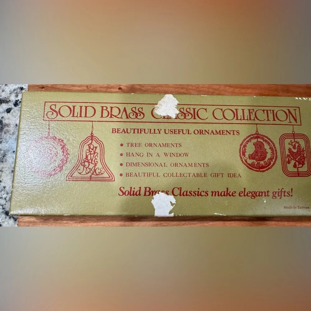 Solid Brads‎ Holiday Ornament Set