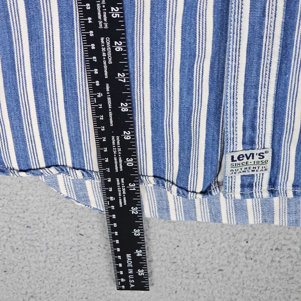 Levis levi button