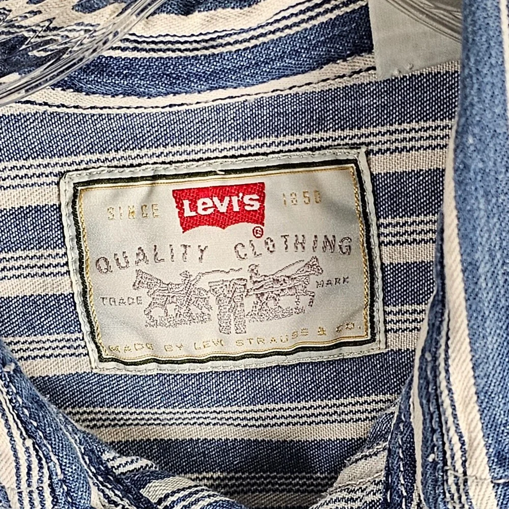 Levis levi button