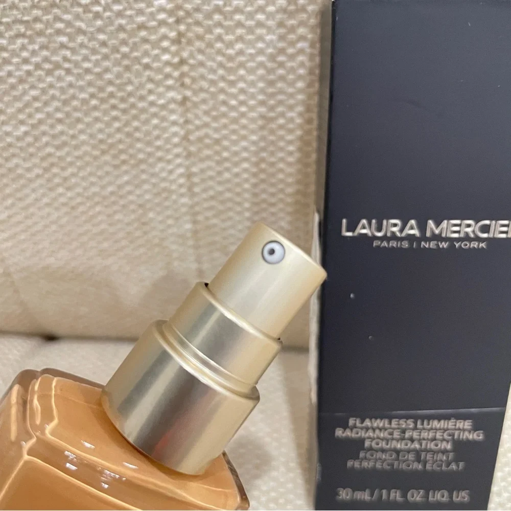 laura mercier flawless lumiere
