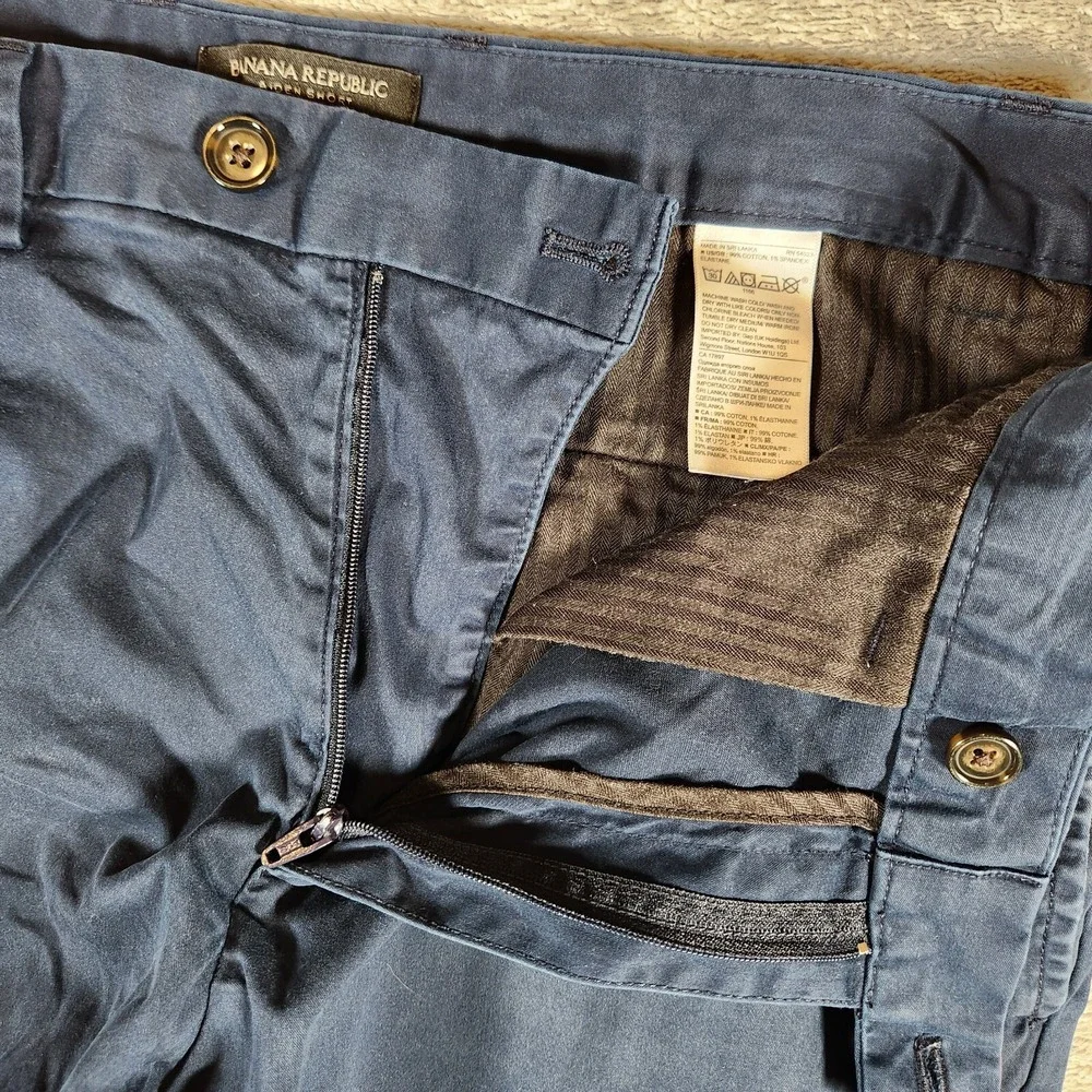 Banana Republic Shorts Men's 33X9 (Tag 32) Blue‎ Chino Aiden Stretch V/700031159