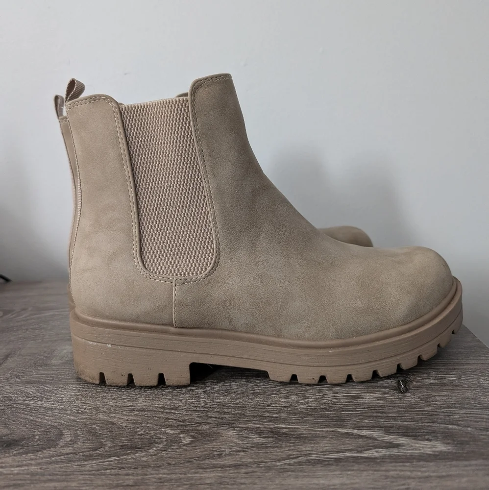 Unr8Ted size 10