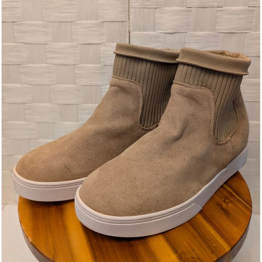 Boutique by Corkys Tan Faux Suede Ribbed Knit High Top‎ Sneaker Boots Booties