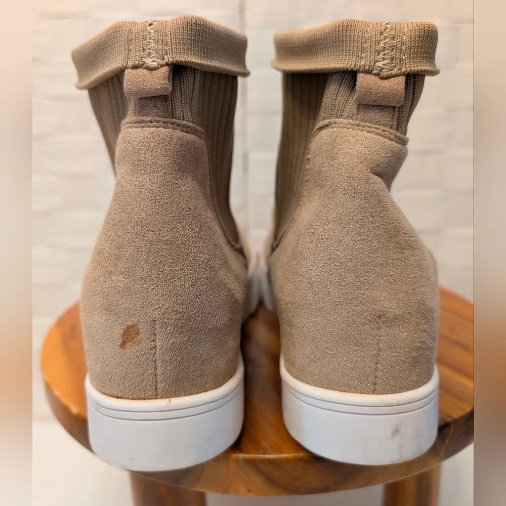 Boutique by Corkys Tan Faux Suede Ribbed Knit High Top‎ Sneaker Boots Booties