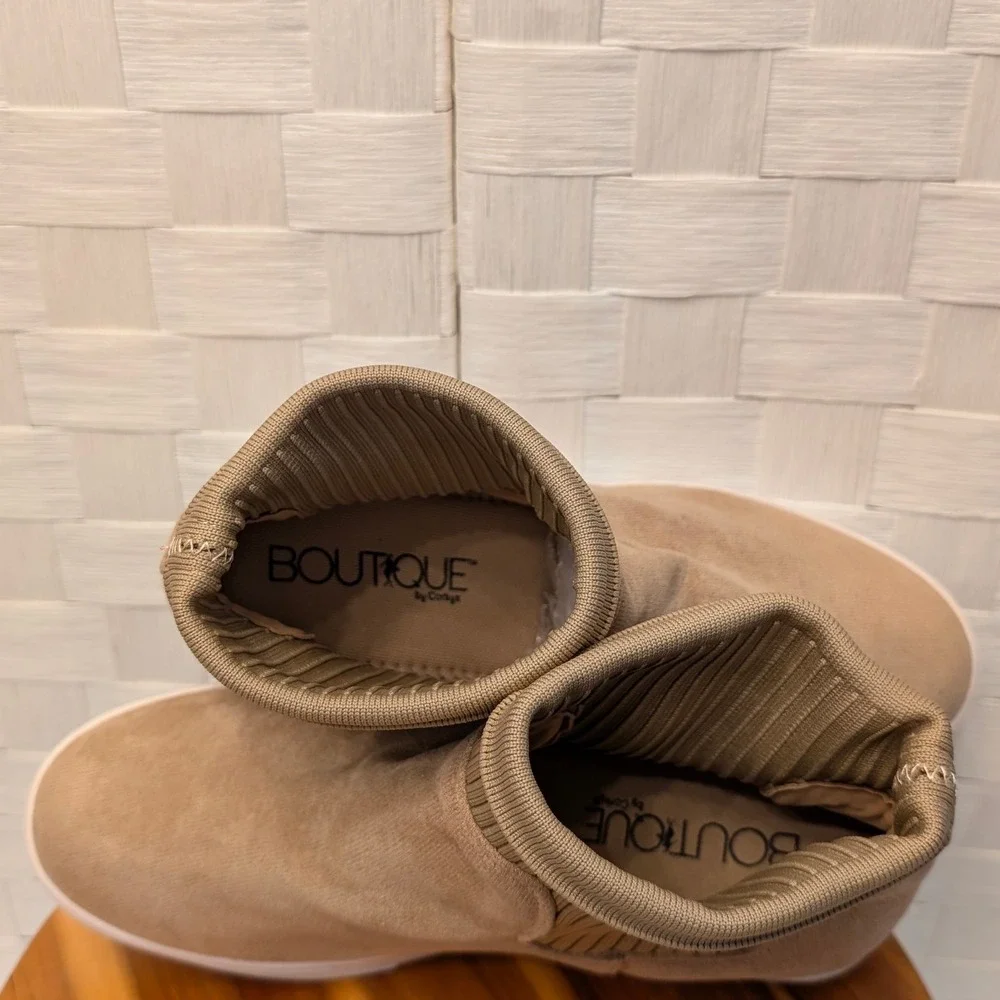 Boutique by Corkys Tan Faux Suede Ribbed Knit High Top‎ Sneaker Boots Booties