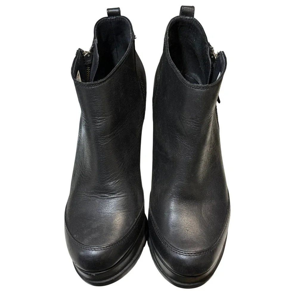 Sorel toe zip pet