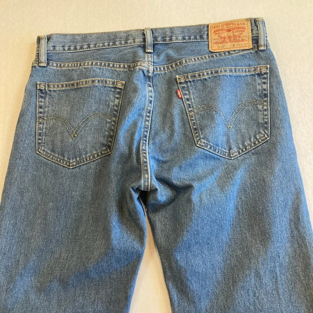 Levis 505 Mens Jeans 34x32 Straight Fit Med Wash Blue Denim 100% Cotton Mexico