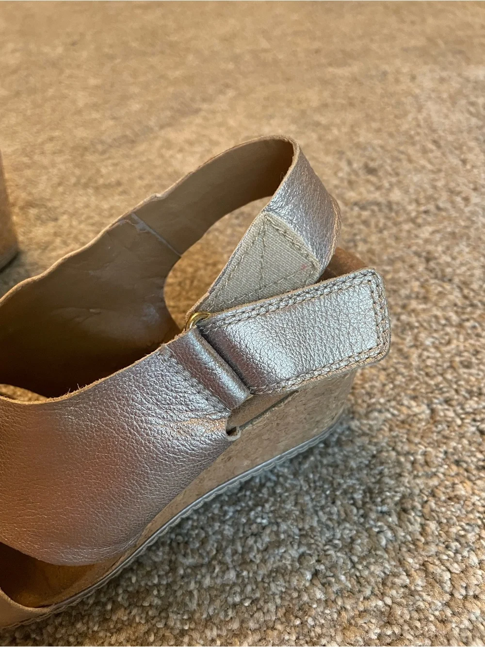 Clark’s Helio Float Wedge Slingback Sandals in Metallic Champagne Pewter Size 6