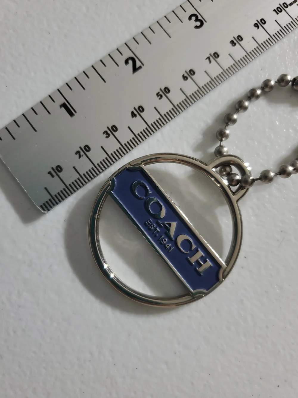 Coach round metal