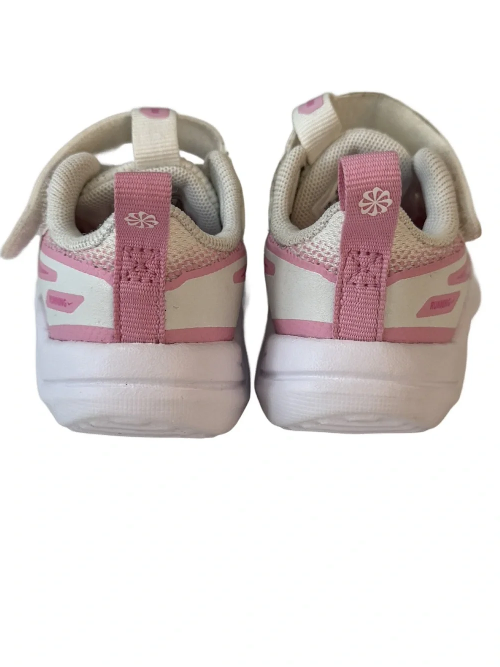 Nike Toddler Cosmic Runner White and Pink Velcro Athletic Sneakers. 4C