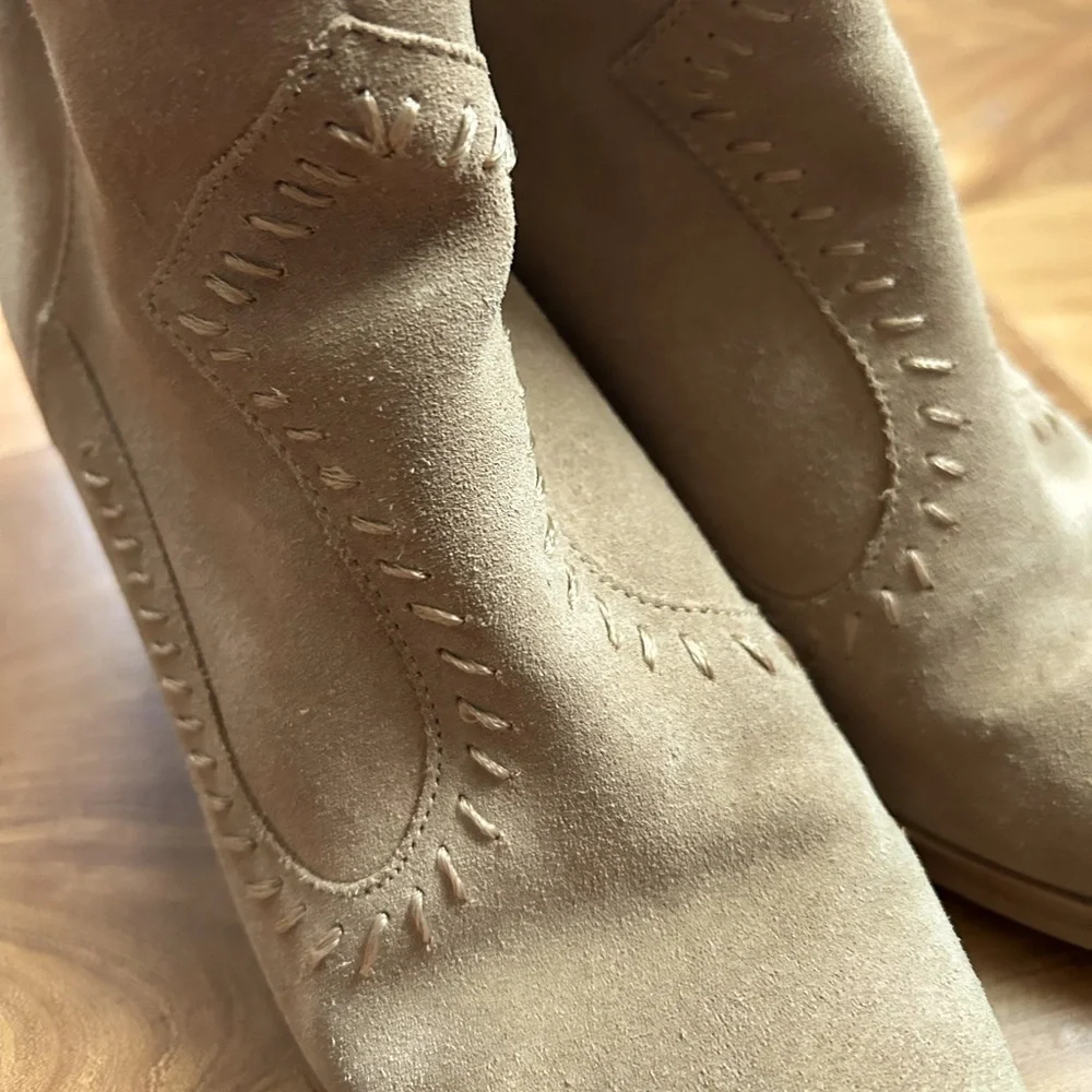 Rebecca Minkoff | Women’s taupe oiled suede Lulu ankle booties inside zip sz 7.5