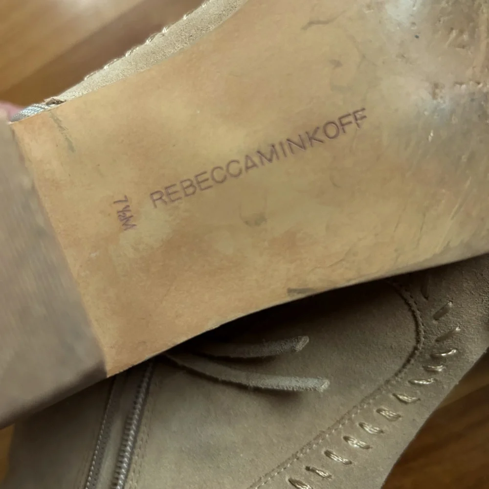 Rebecca Minkoff | Women’s taupe oiled suede Lulu ankle booties inside zip sz 7.5