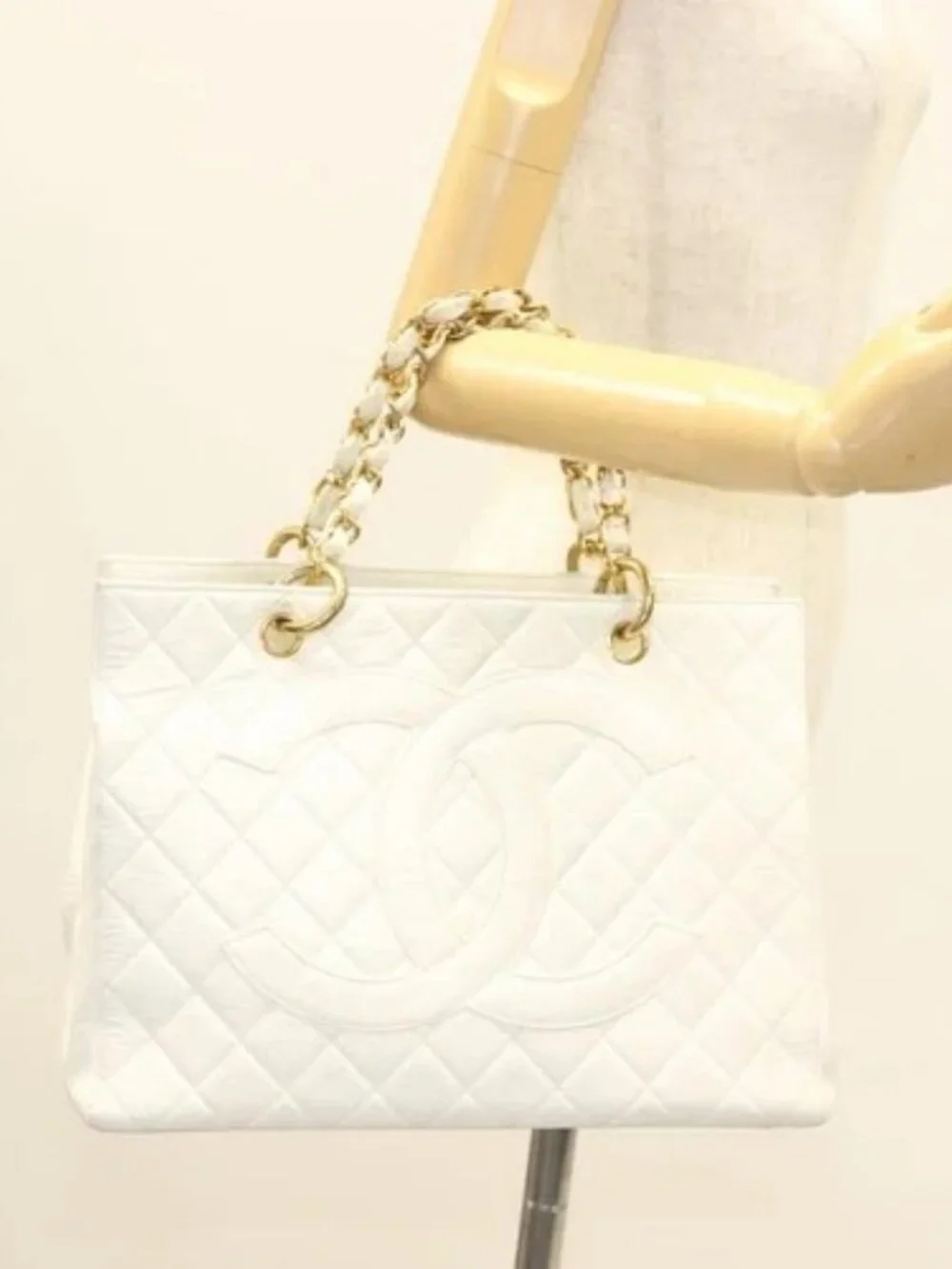 CHANEL Matelasse Chain Hand Bag Grained Calf Skin White Gold CC Auth bs26565